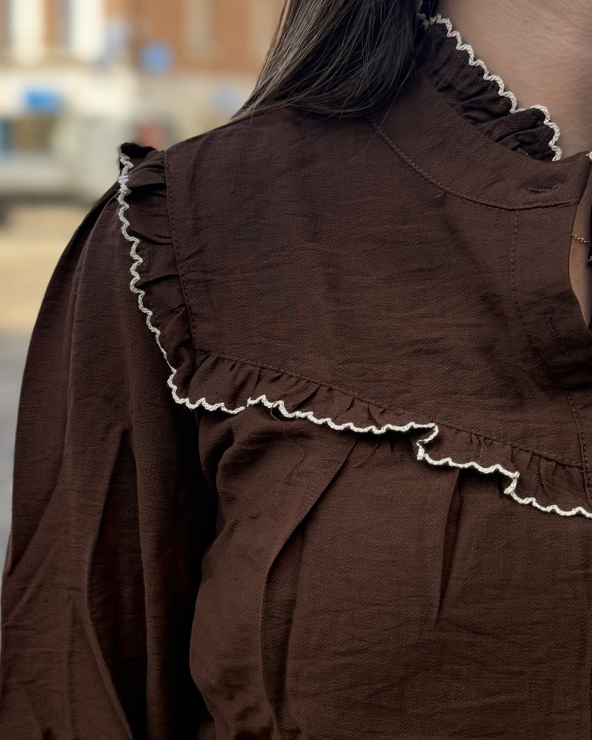 Chemise marron détails brodé écru