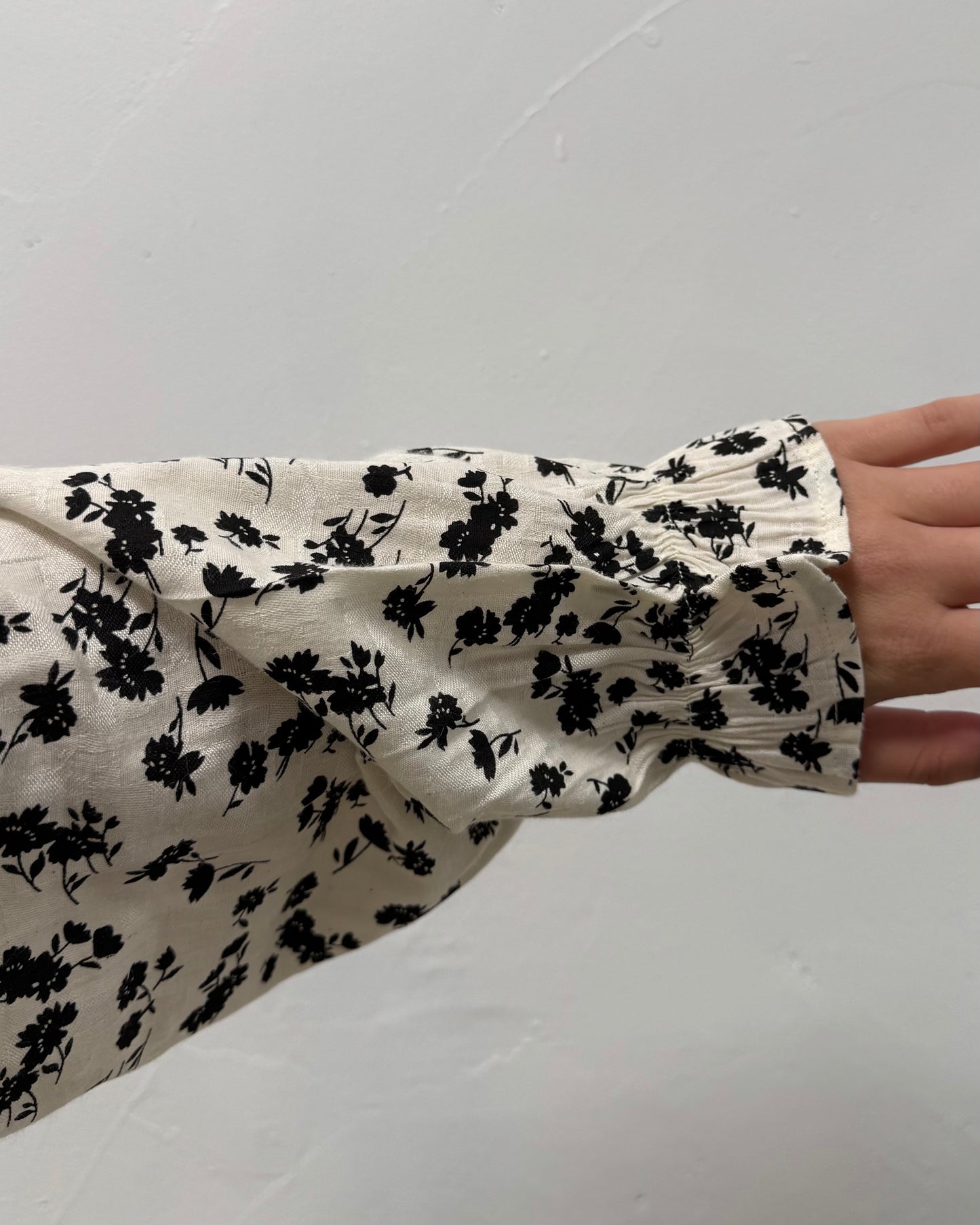 Chemise fleurs noires