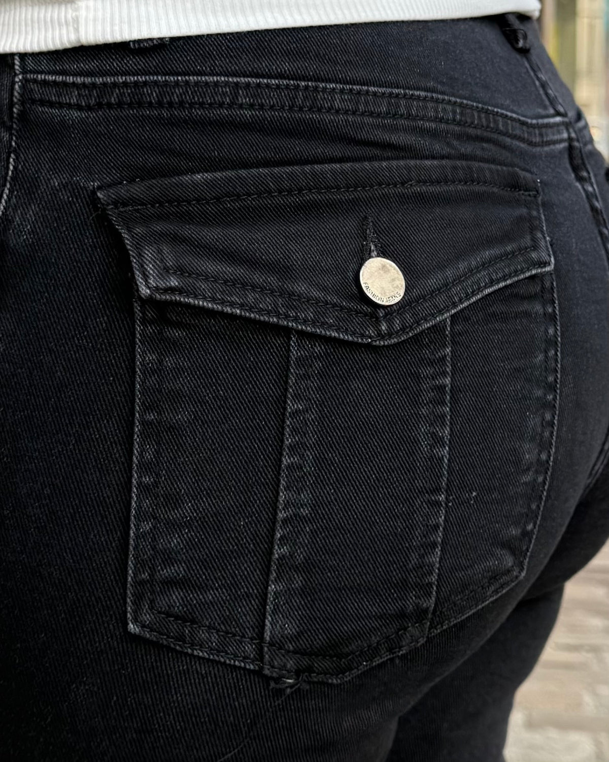Jean flare noir poches triangles