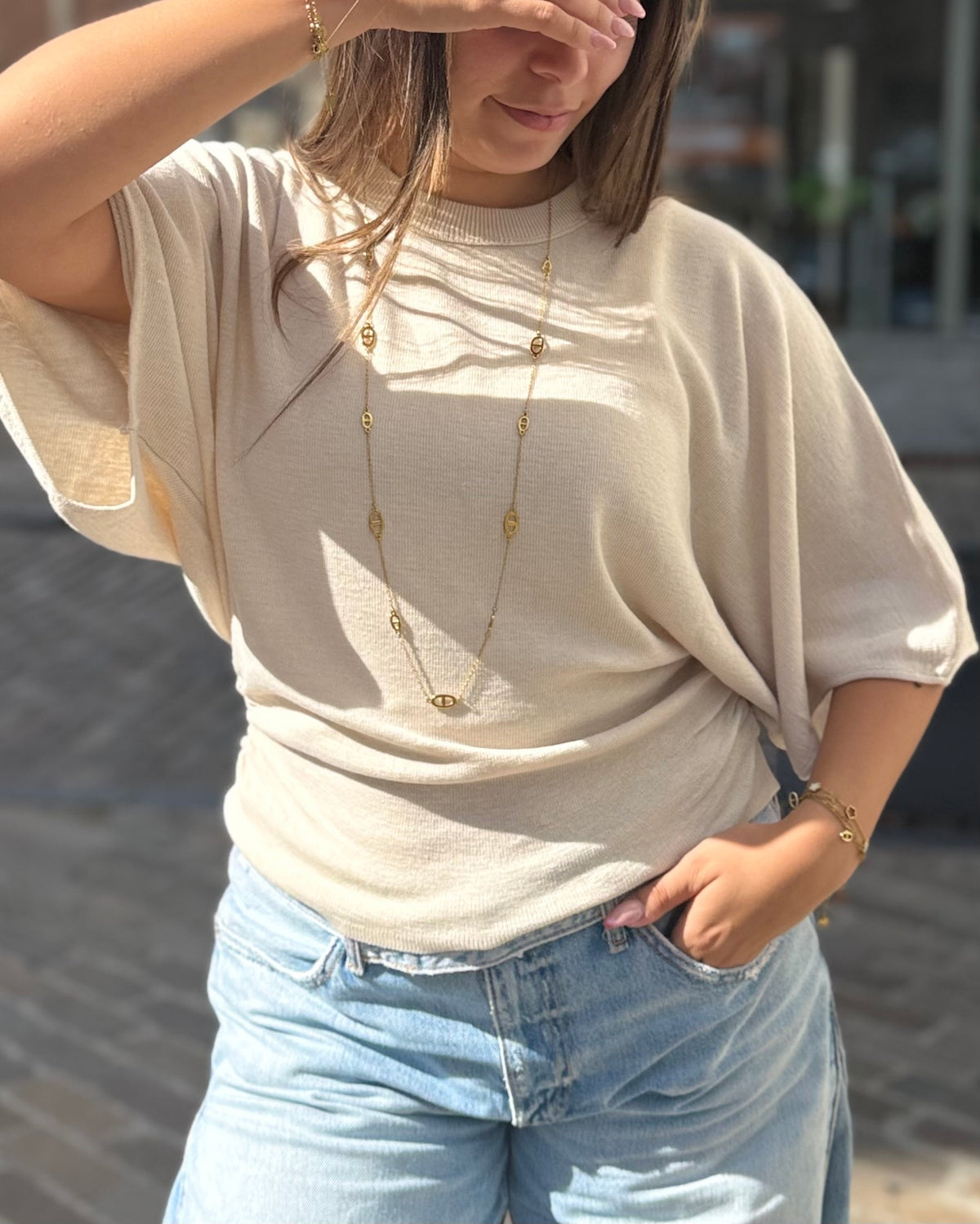 Pull cintré à la taille chauve souris beige