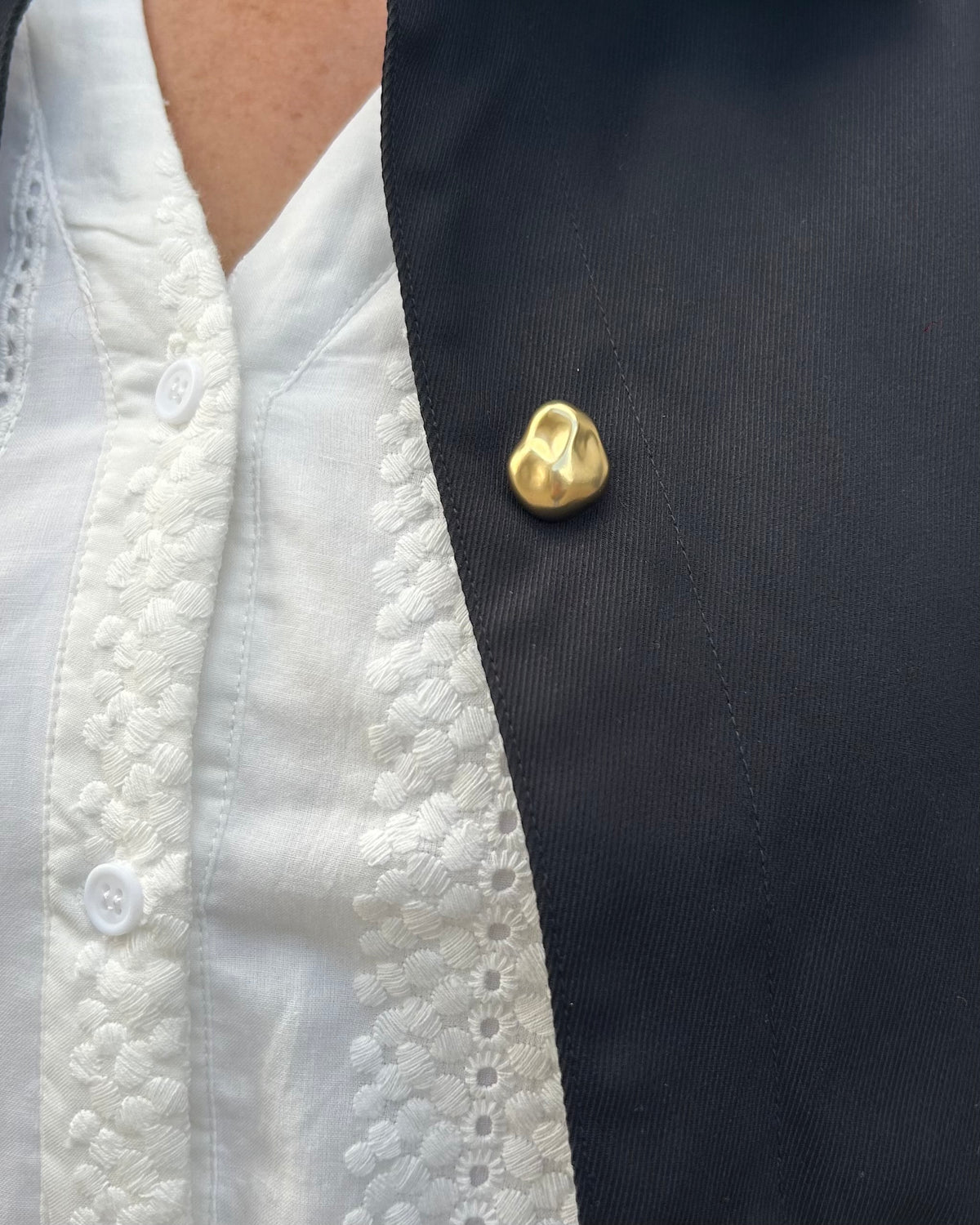 Veste noire boutons dorés