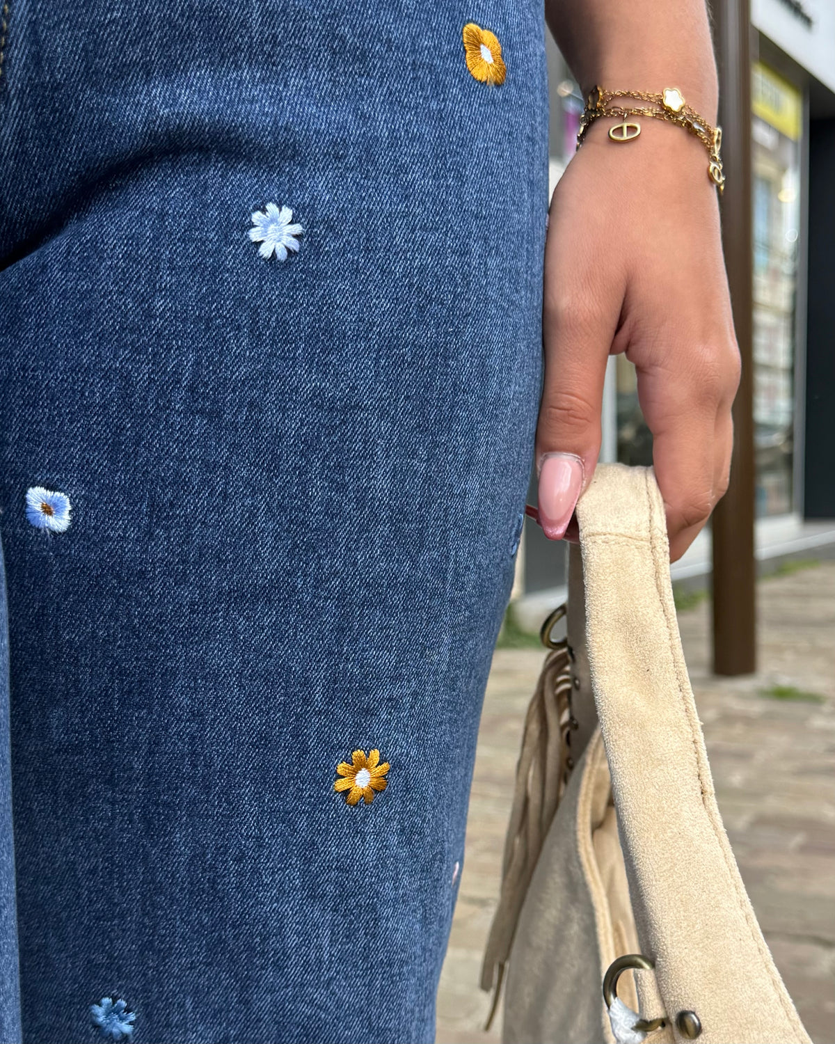 Jean large fleurs brodés 36 à 46