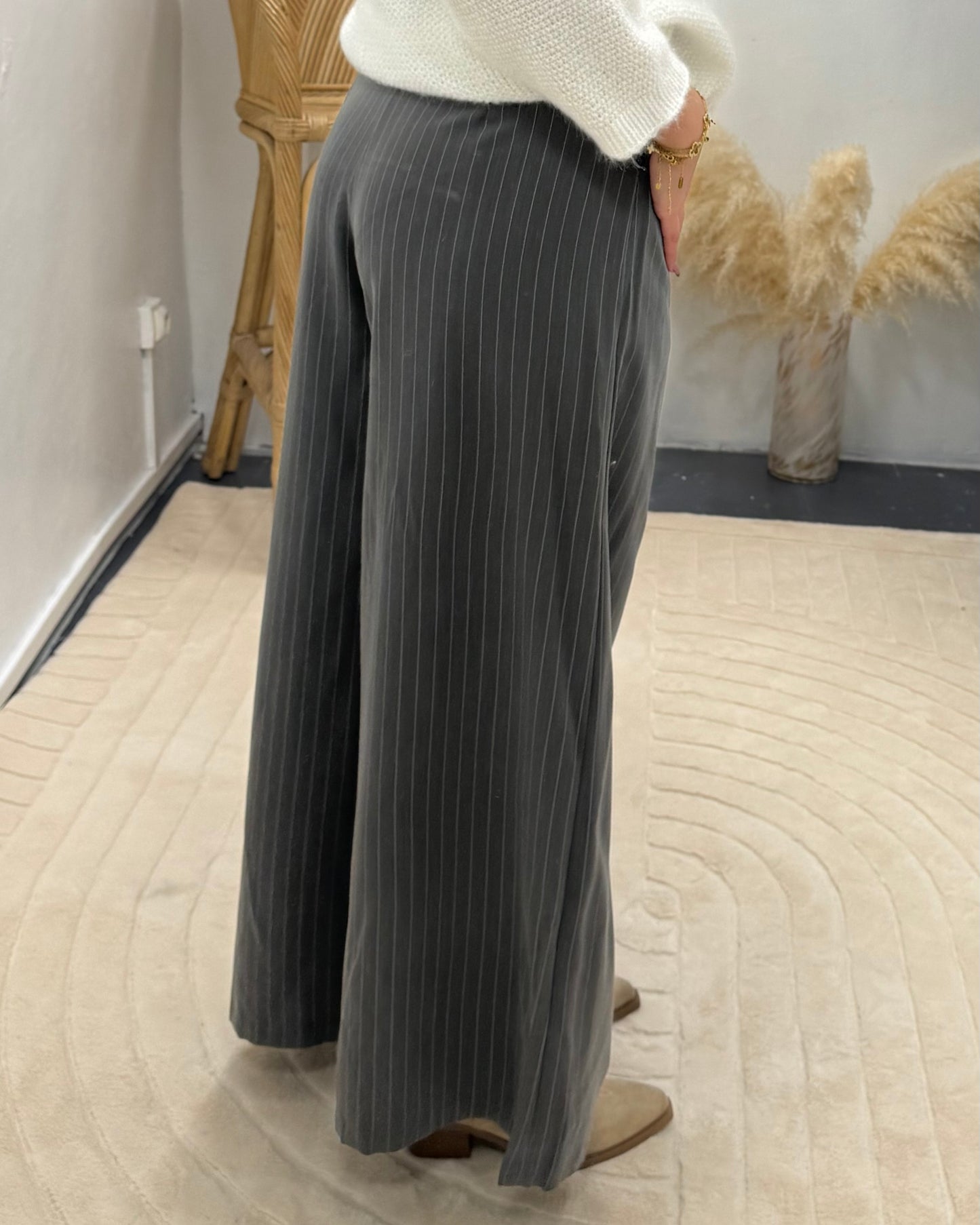 Pantalon gris rayures