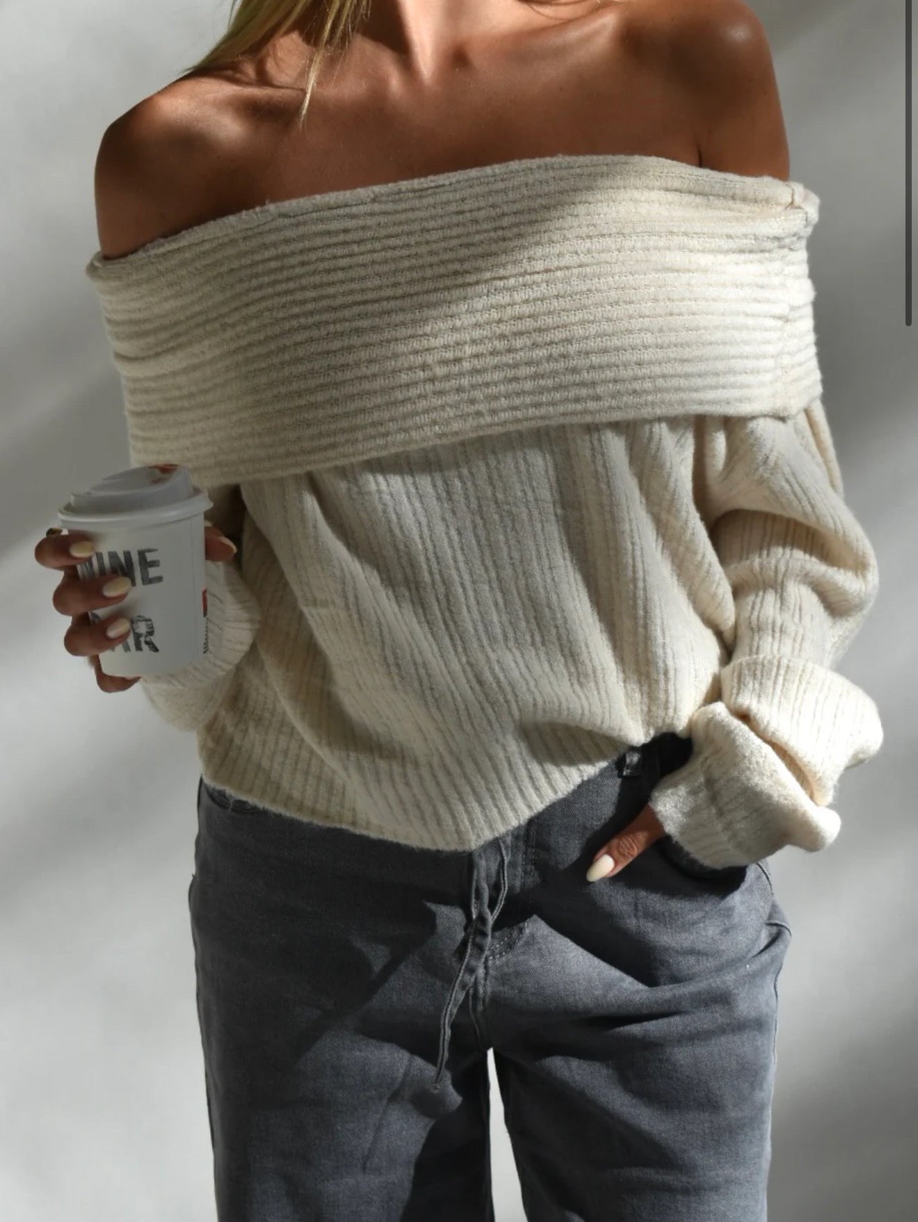 Pull épaules dénudées