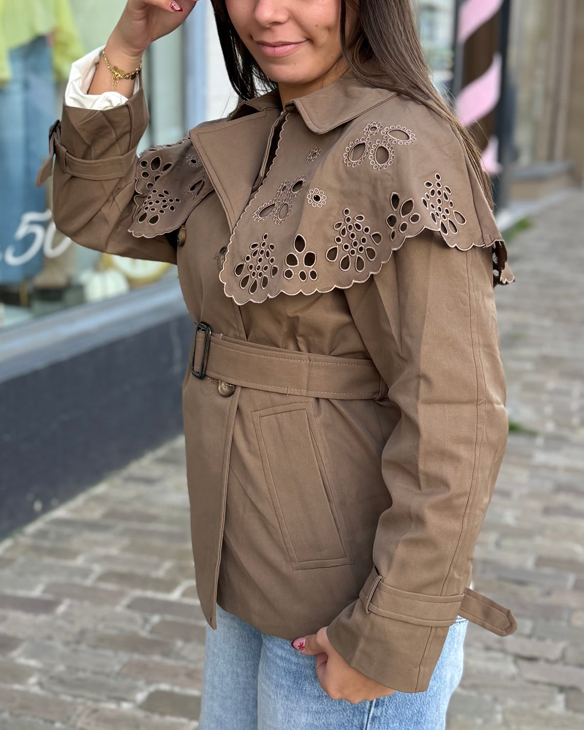 Trench camel détails brodés