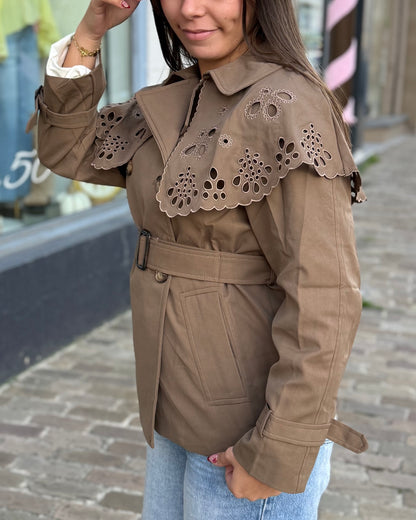 Trench camel détails brodés