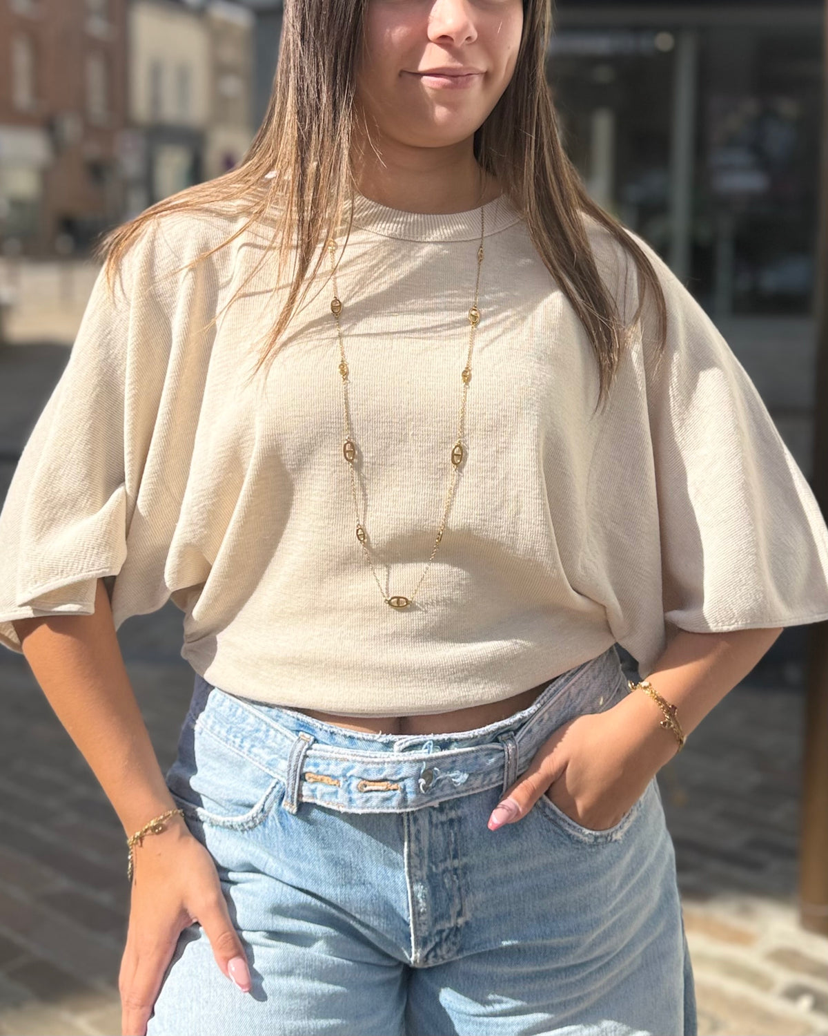 Pull cintré à la taille chauve souris beige
