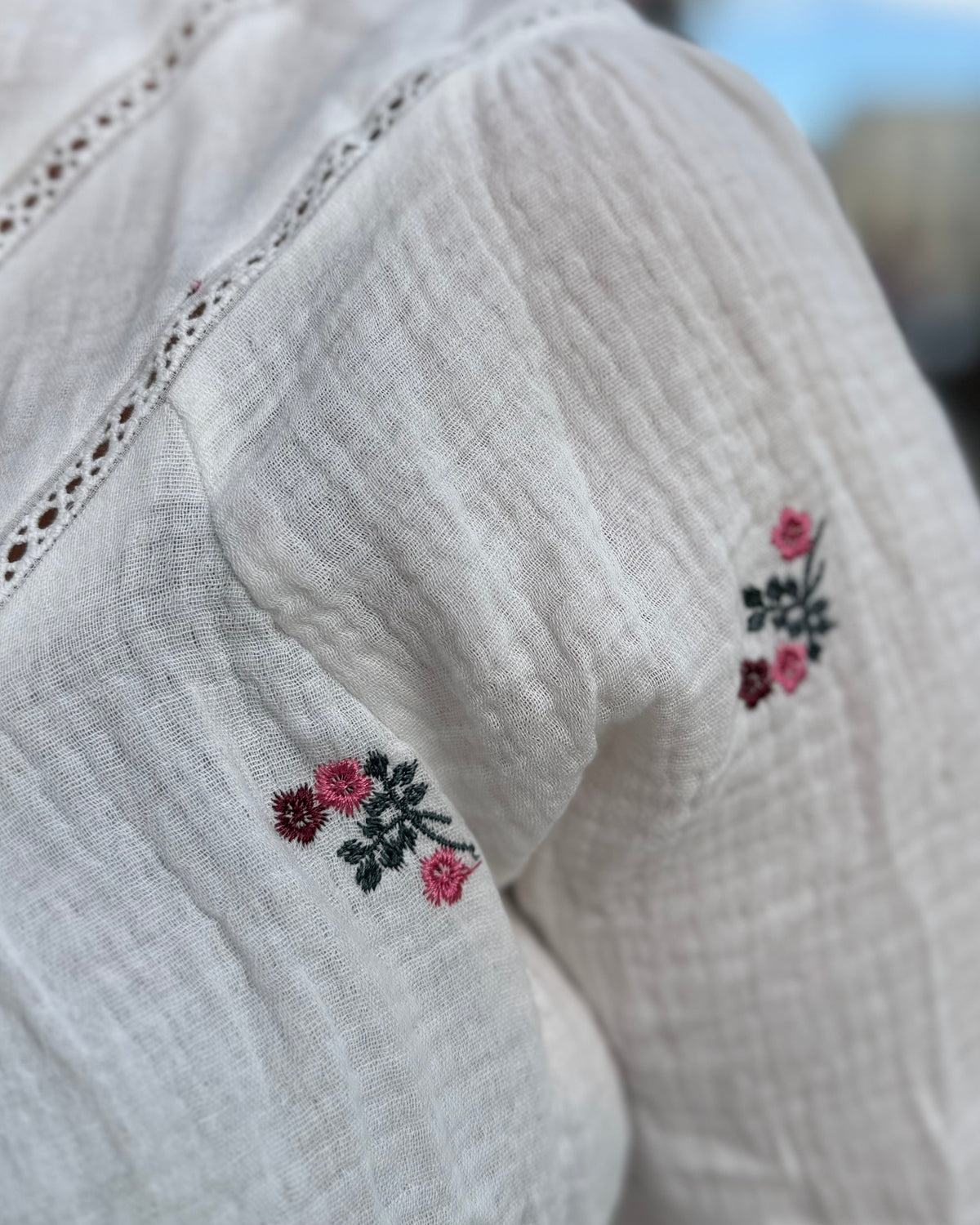 Chemise gaze de coton brodée fleurs