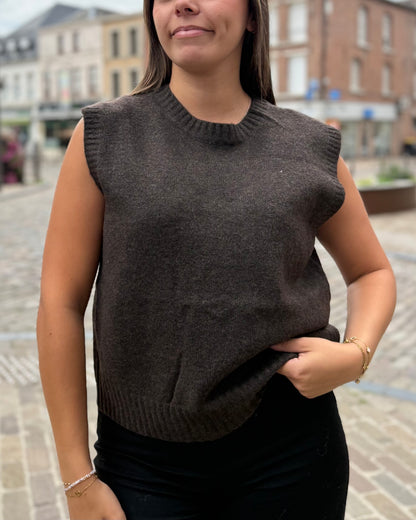 Pull marron sans manches dos ouvert
