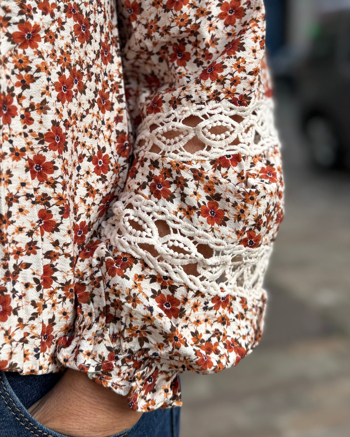 Chemise fleurs rouille