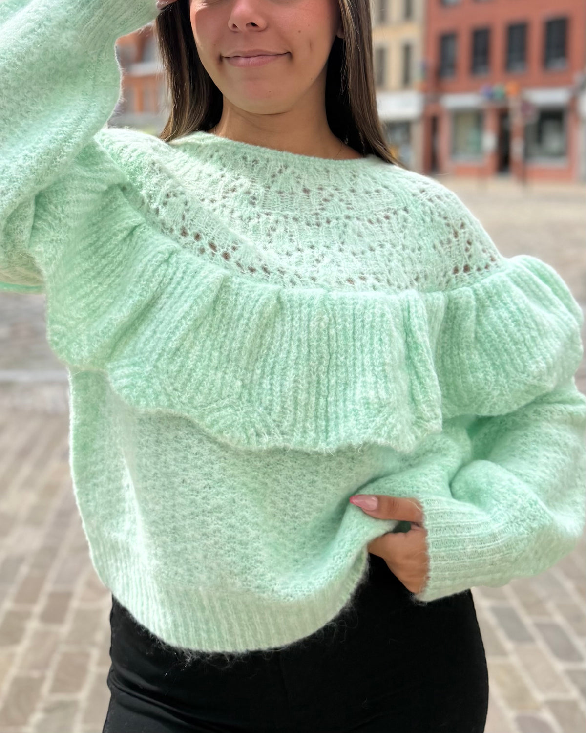 Pull turquoise avec volants