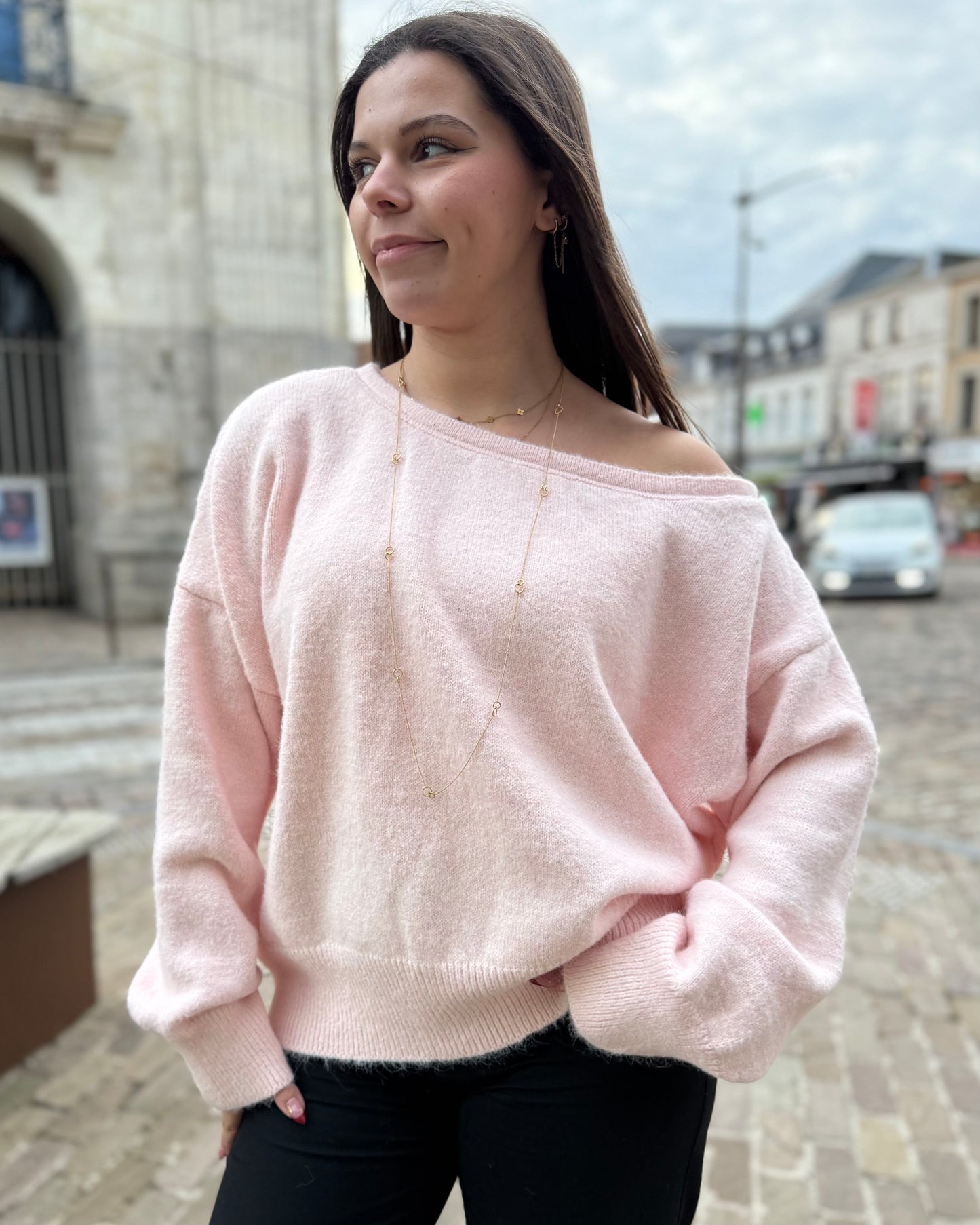 Pull asymétrique rose