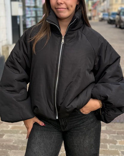 Manteau noir bouffant