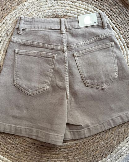 Short taupe