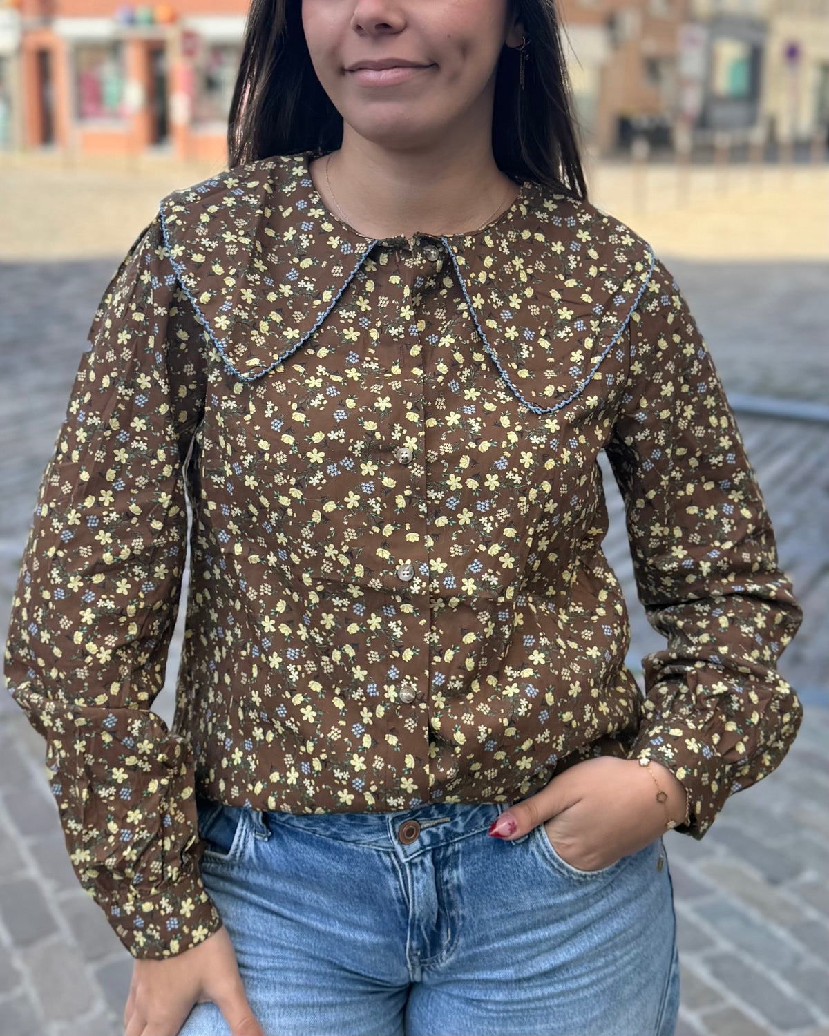 Chemise fleurie grand col