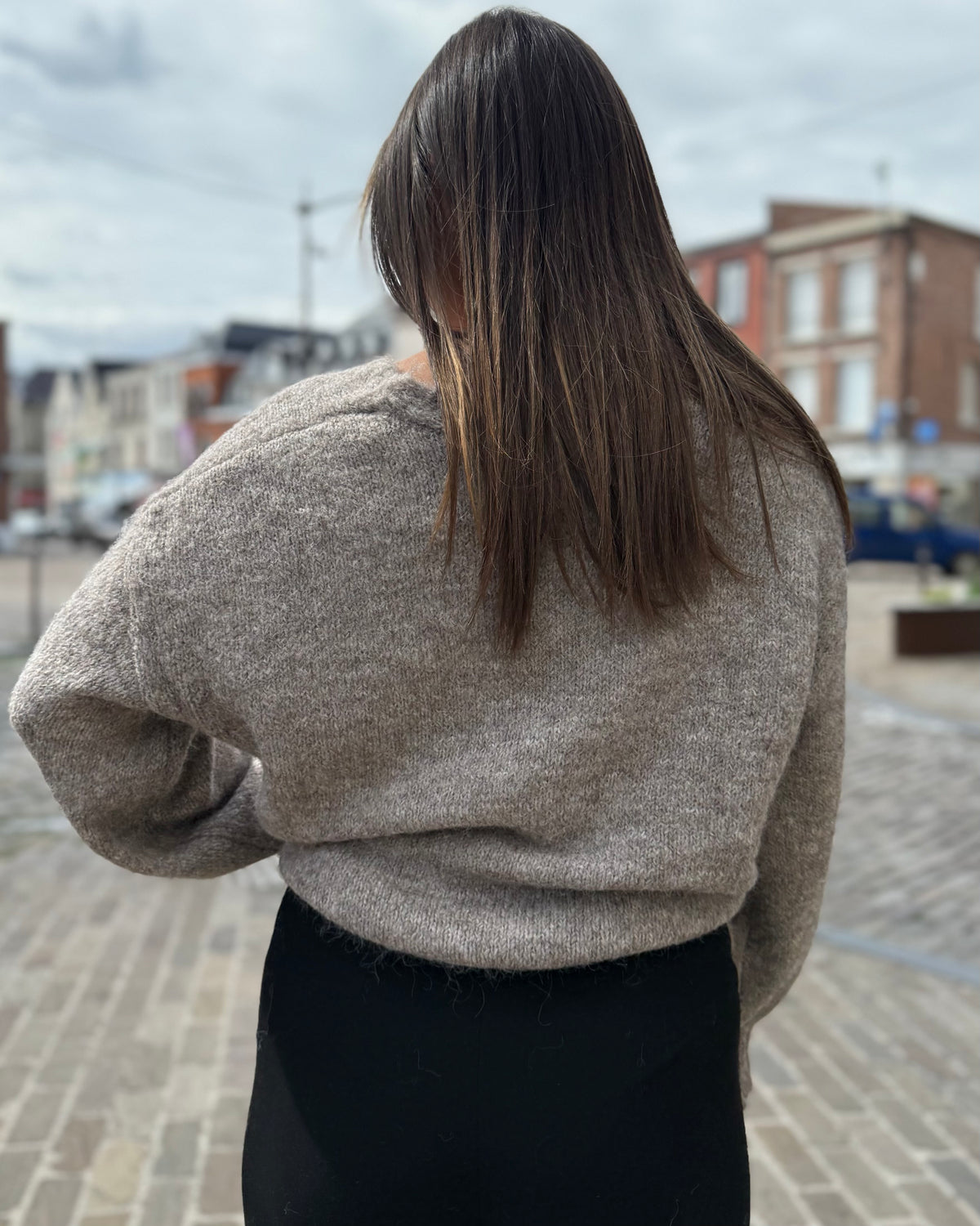 Pull taupe dos ouvert