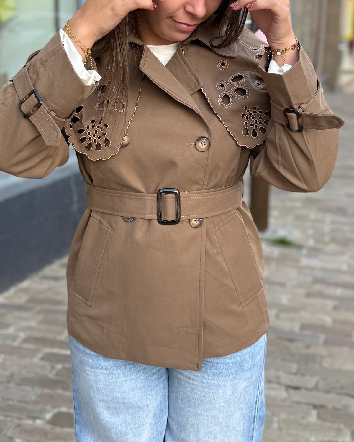 Trench camel détails brodés