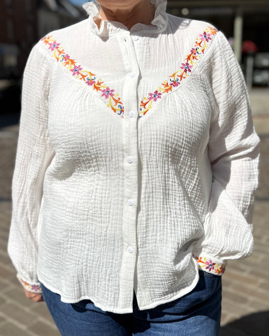 Chemisier blanc femme en gaze de coton avec broderies fleuries colorées