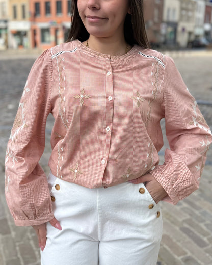 Chemisier rose à carreaux femme avec broderies fleuries et boutons