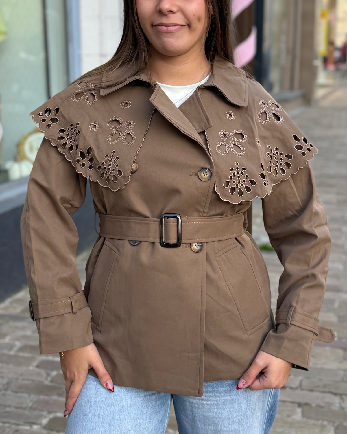 Trench camel détails brodés