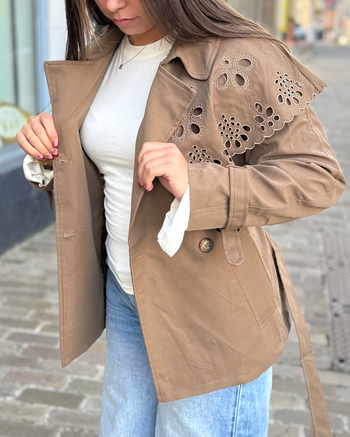 Trench camel détails brodés
