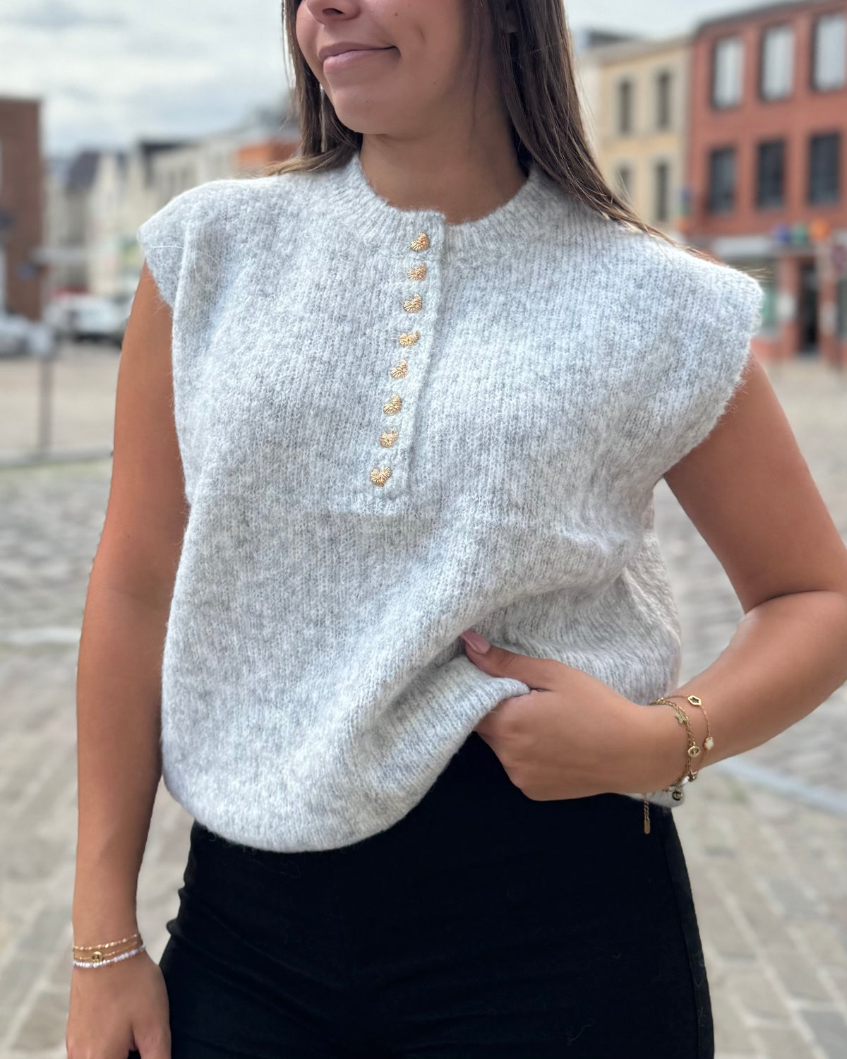 Pull sans manches boutons cœur doré