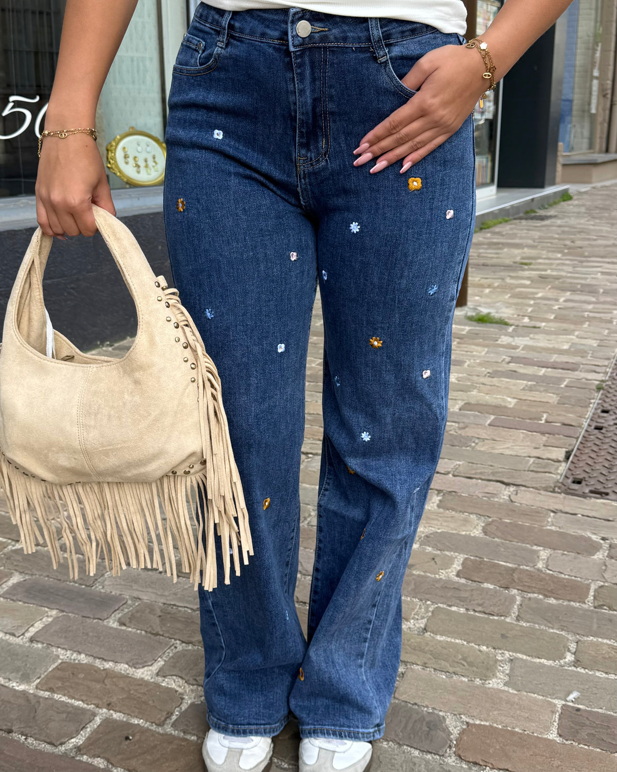Jean large fleurs brodés 36 à 46