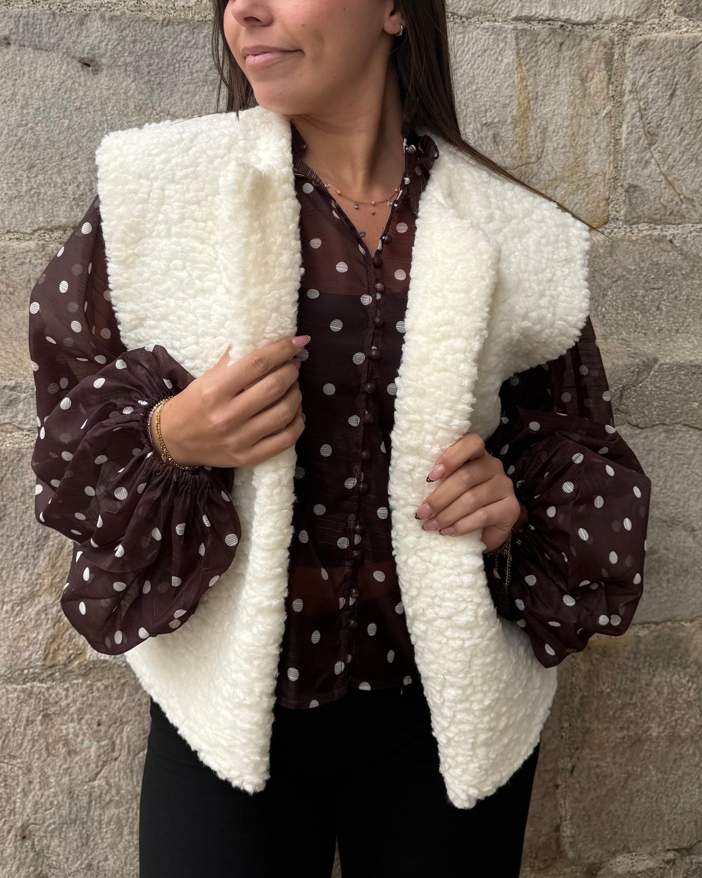 Chemise marron à pois