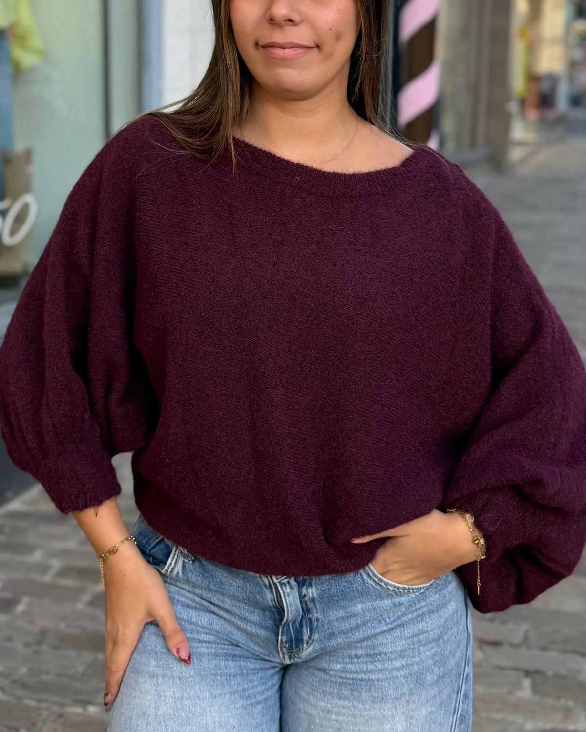 Pull épaule dénudée prune