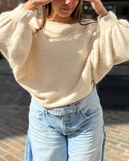 Pull épaule dénudée crème