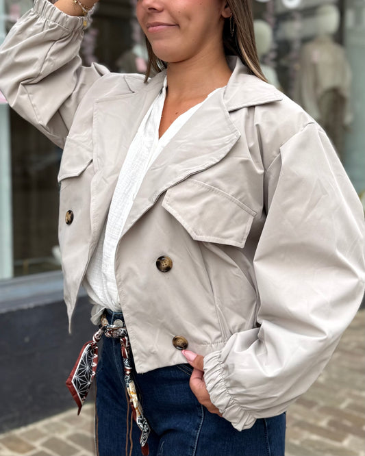 Veste beige femme coupe courte avec col large et double boutonnage