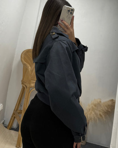 Veste courte bleu marine femme vue de profil