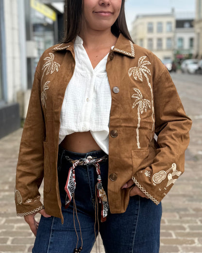 Veste marron femme avec broderies palmiers portée de face